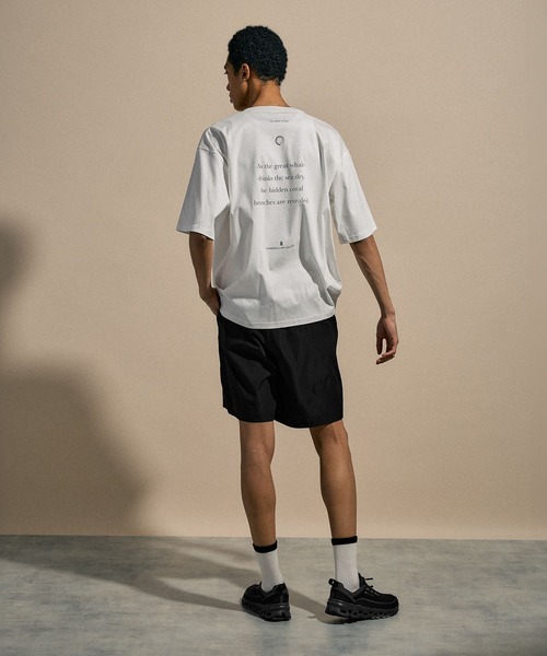 NUMERALS（ヌメラルズ）の「[NUMERALS]PHOTO PRINT T-SHIRT（Tシャツ/カットソー・メンズ・ホワイト/ブラック・LARGE/MEDIUM）」の5枚目の写真