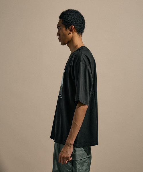 NUMERALS（ヌメラルズ）の「[NUMERALS]PHOTO PRINT T-SHIRT（Tシャツ/カットソー・メンズ・ホワイト/ブラック・LARGE/MEDIUM）」の16枚目の写真