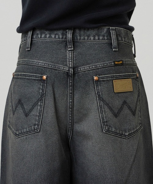 Lee(リー)の「Wranglerデニムショーツ ユニセックス/ショートパンツ(デニムパンツ・メンズ・ライトインディゴブルー/ブラック系その他・SMALL/MEDIUM/LARGE/X-LARGE/X-SMALL)」の21枚目の写真