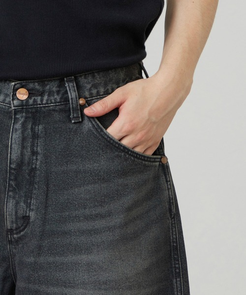 Lee(リー)の「Wranglerデニムショーツ ユニセックス/ショートパンツ(デニムパンツ・メンズ・ライトインディゴブルー/ブラック系その他・SMALL/MEDIUM/LARGE/X-LARGE/X-SMALL)」の22枚目の写真