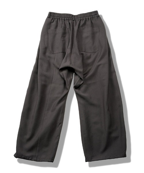 NO ID.(ノーアイディ)の「mp15061-チェンジングタックトラウザーズ パンツ(458006-482P)(その他パンツ・メンズ・グレー/ブラック/ブラックミックス・2/1)」の22枚目の写真