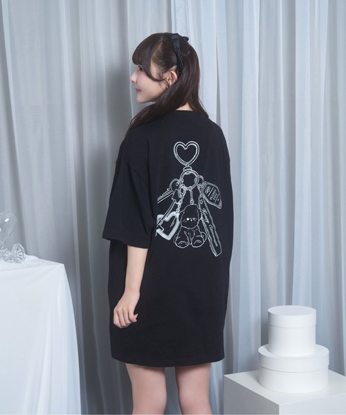 Honey Cinnamon(ハニーシナモン)の「dog charm Tシャツ(Tシャツ/カットソー・レディース・ホワイト/ブラック・FREE)」の1枚目の写真