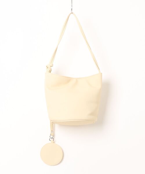 Chiina(チーナ)の「Chiina / 【ストラップ付き】ストラップ付きコンパクトデザインバッグ(ショルダーバッグ・レディース・ピンク/イエロー/ホワイト/ブラック/ライトブルー・FREE)」の22枚目の写真