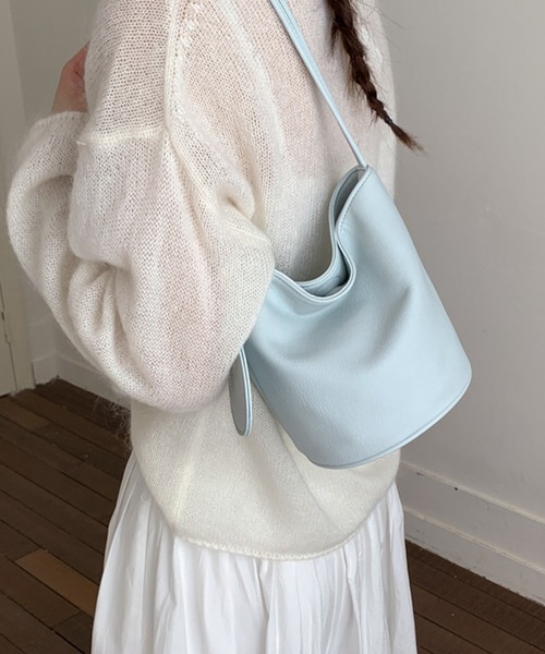 Chiina(チーナ)の「Chiina / 【ストラップ付き】ストラップ付きコンパクトデザインバッグ(ショルダーバッグ・レディース・ピンク/イエロー/ホワイト/ブラック/ライトブルー・FREE)」の4枚目の写真