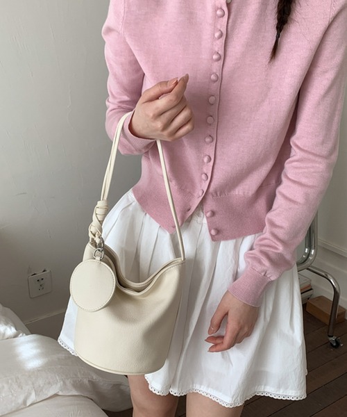 Chiina(チーナ)の「Chiina / 【ストラップ付き】ストラップ付きコンパクトデザインバッグ(ショルダーバッグ・レディース・ピンク/イエロー/ホワイト/ブラック/ライトブルー・FREE)」の6枚目の写真