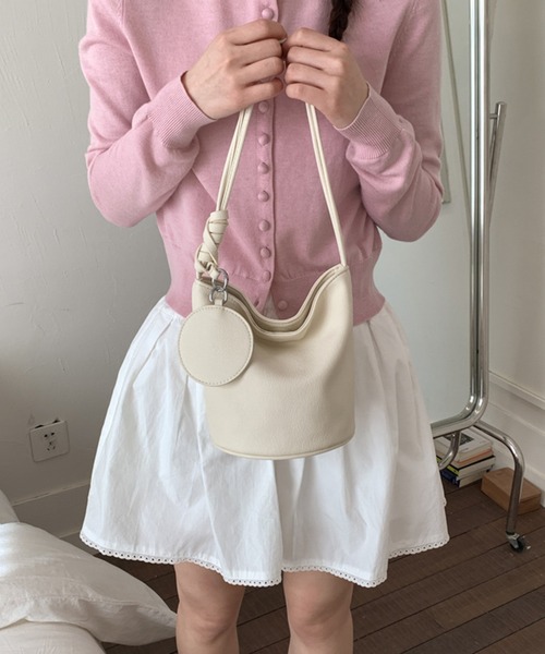 Chiina(チーナ)の「Chiina / 【ストラップ付き】ストラップ付きコンパクトデザインバッグ(ショルダーバッグ・レディース・ピンク/イエロー/ホワイト/ブラック/ライトブルー・FREE)」の9枚目の写真
