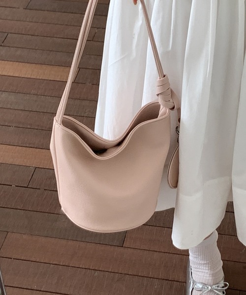Chiina(チーナ)の「Chiina / 【ストラップ付き】ストラップ付きコンパクトデザインバッグ(ショルダーバッグ・レディース・ピンク/イエロー/ホワイト/ブラック/ライトブルー・FREE)」の11枚目の写真