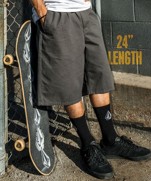 VOLCOM(ボルコム)の「VOLCOM メンズ CHILLOW EW PLEAT 24 ショートパンツ 【2026年夏モデル】(その他パンツ・メンズ・グレー系その他・SMALL/MEDIUM/LARGE)」の1枚目の写真