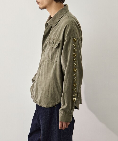REMI RELIEF(レミレリーフ)の「【REMI RELIEF/レミレリーフ】WIDE MILITARY SHIRT(袖:スタッズ)(シャツ/ブラウス・メンズ・ダークグレー/カーキ・XL/L/M)」の4枚目の写真
