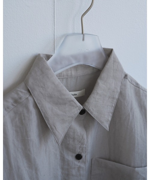anuke（アンヌーク）の「Sheer Halfsleeve Shirts（シャツ/ブラウス・レディース・ブルー系その他/チャコールグレー・FREE）」の4枚目の写真