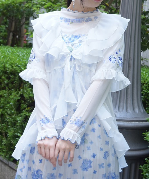 axes femme(アクシーズファム)の「紫陽花刺繍フリルガウン(カーディガン/ボレロ・レディース・ホワイト/ラベンダー・FREE)」の2枚目の写真
