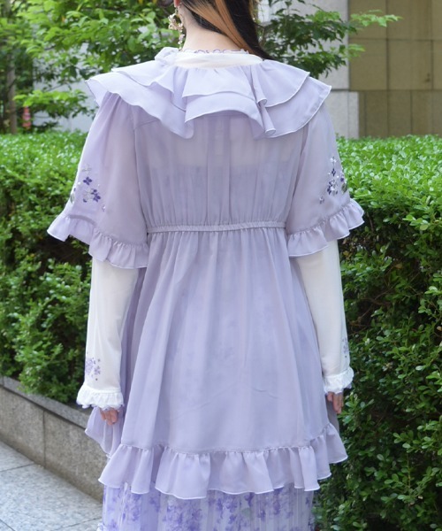 axes femme(アクシーズファム)の「紫陽花刺繍フリルガウン(カーディガン/ボレロ・レディース・ホワイト/ラベンダー・FREE)」の5枚目の写真