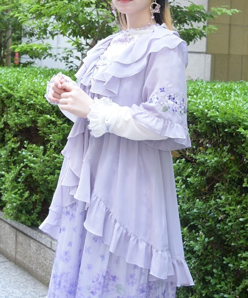 axes femme(アクシーズファム)の「紫陽花刺繍フリルガウン(カーディガン/ボレロ・レディース・ホワイト/ラベンダー・FREE)」の6枚目の写真