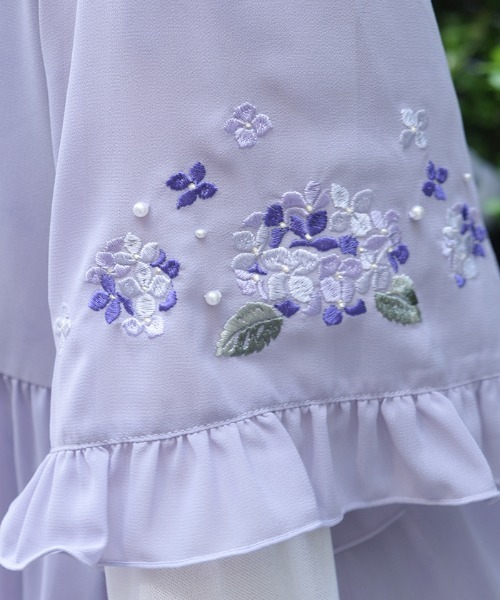 axes femme(アクシーズファム)の「紫陽花刺繍フリルガウン(カーディガン/ボレロ・レディース・ホワイト/ラベンダー・FREE)」の8枚目の写真