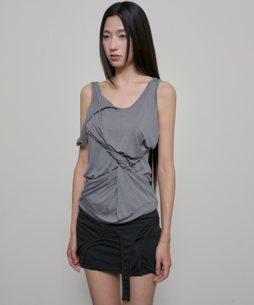 FLAREUP（フレアアップ）の「Asymmetrical Sleeveless (FL-173_Gray)（Tシャツ/カットソー・レディース・ダークグレー・OS）」の2枚目の写真