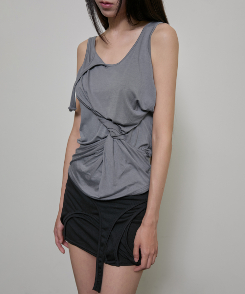 FLAREUP（フレアアップ）の「Asymmetrical Sleeveless (FL-173_Gray)（Tシャツ/カットソー・レディース・ダークグレー・OS）」の3枚目の写真