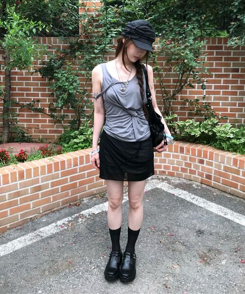 FLAREUP（フレアアップ）の「Asymmetrical Sleeveless (FL-173_Gray)（Tシャツ/カットソー・レディース・ダークグレー・OS）」の9枚目の写真