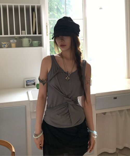 FLAREUP（フレアアップ）の「Asymmetrical Sleeveless (FL-173_Gray)（Tシャツ/カットソー・レディース・ダークグレー・OS）」の10枚目の写真