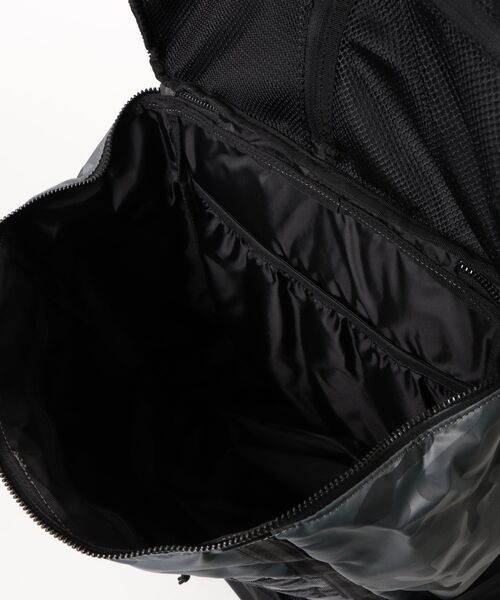 NEW ERA(ニューエラ)の「ニューエラ ボックスパックラージ バックパックリュック 大容量46L(バックパック/リュック・メンズ・グレー・FREE)」の4枚目の写真