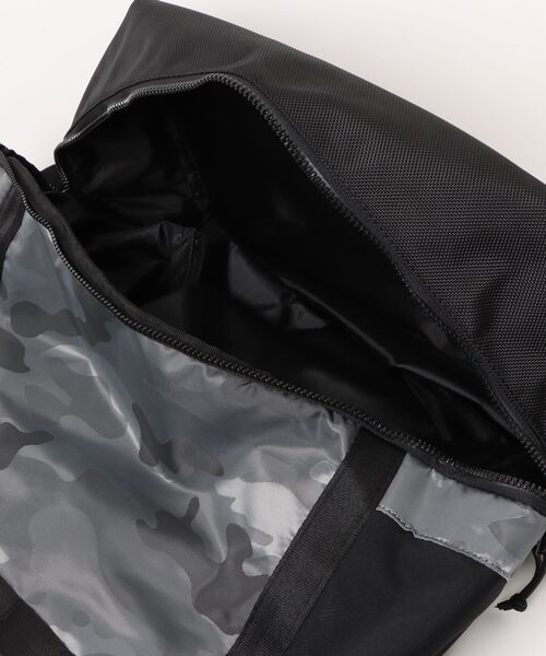 NEW ERA(ニューエラ)の「ニューエラ ボックスパックラージ バックパックリュック 大容量46L(バックパック/リュック・メンズ・グレー・FREE)」の5枚目の写真
