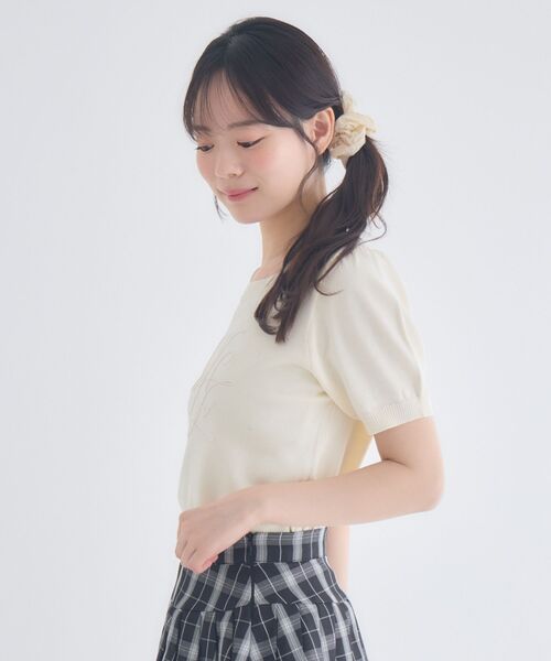 ems excite(エムズエキサイト)の「ロゴ刺繍パフ袖NT(ニット/セーター・レディース・ピンク/ナチュラル/グリーン・FREE)」の7枚目の写真