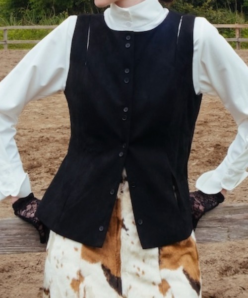 sahara(サハラ)の「【26AW PRE ORDER】Faux Suede Slit Vest(ベスト・レディース・ブラック/チャコール/ボルドー・FREE)」の1枚目の写真