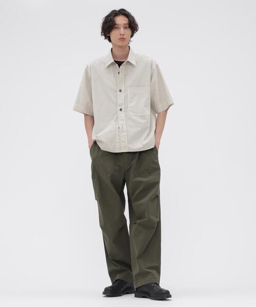 MHL.(エムエイチエル)の「CARBON DYED COTTON POPLIN(シャツ/ブラウス・メンズ・グレー・LARGE/MEDIUM/SMALL)」の2枚目の写真