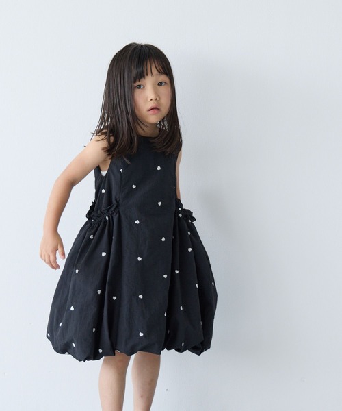 LOWRYS FARM(ローリーズファーム)の「バルーンNSシシュウワンピース 878197(ワンピース・キッズ・グリーン系その他3/ブラック・130cm/120cm/150cm/110cm/140cm)」の1枚目の写真