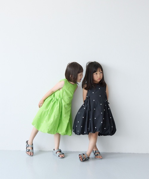 LOWRYS FARM(ローリーズファーム)の「バルーンNSシシュウワンピース 878197(ワンピース・キッズ・グリーン系その他3/ブラック・130cm/120cm/150cm/110cm/140cm)」の3枚目の写真
