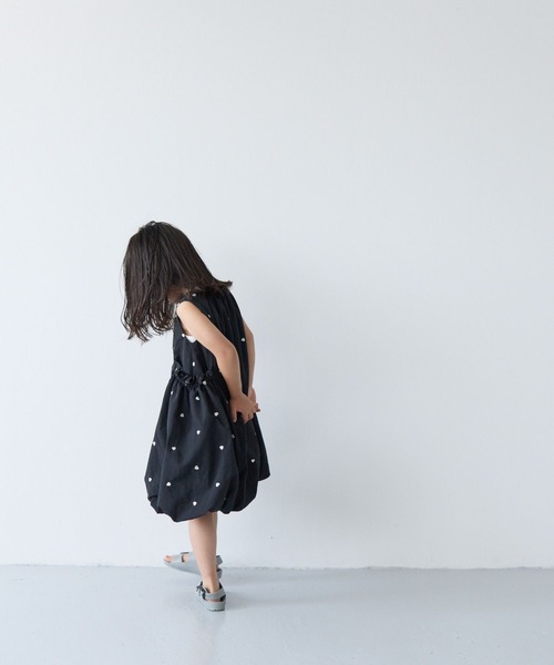LOWRYS FARM(ローリーズファーム)の「バルーンNSシシュウワンピース 878197(ワンピース・キッズ・グリーン系その他3/ブラック・130cm/120cm/150cm/110cm/140cm)」の5枚目の写真