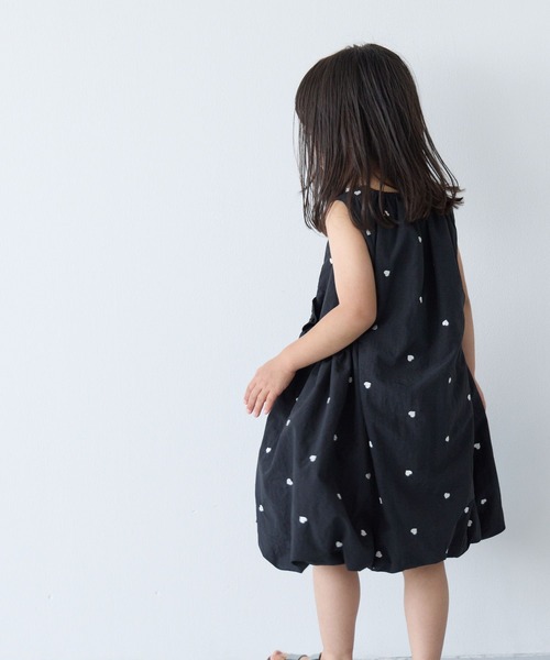 LOWRYS FARM(ローリーズファーム)の「バルーンNSシシュウワンピース 878197(ワンピース・キッズ・グリーン系その他3/ブラック・130cm/120cm/150cm/110cm/140cm)」の6枚目の写真