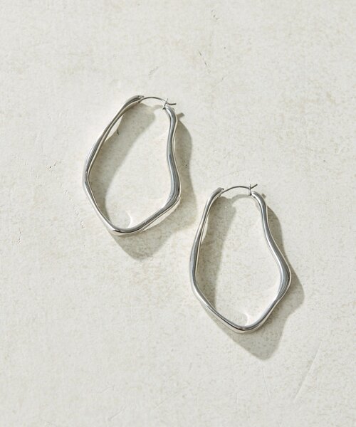 ear PAPILLONNER（イアパピヨネ）の「《金属アレルギー対応/ステンレス》変形ビッグフープピアス（ピアス（両耳用）・レディース・ゴールド/シルバー・FREE）」の3枚目の写真