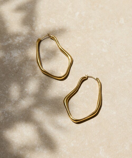 ear PAPILLONNER（イアパピヨネ）の「《金属アレルギー対応/ステンレス》変形ビッグフープピアス（ピアス（両耳用）・レディース・ゴールド/シルバー・FREE）」の9枚目の写真