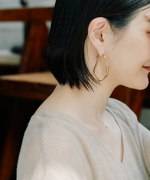 ear PAPILLONNER（イアパピヨネ）の「《金属アレルギー対応/ステンレス》変形ビッグフープピアス（ピアス（両耳用）・レディース・ゴールド/シルバー・FREE）」の12枚目の写真