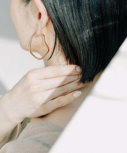 ear PAPILLONNER（イアパピヨネ）の「《金属アレルギー対応/ステンレス》変形ビッグフープピアス（ピアス（両耳用）・レディース・ゴールド/シルバー・FREE）」の14枚目の写真