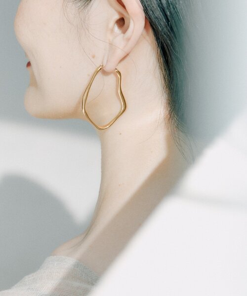 ear PAPILLONNER（イアパピヨネ）の「《金属アレルギー対応/ステンレス》変形ビッグフープピアス（ピアス（両耳用）・レディース・ゴールド/シルバー・FREE）」の15枚目の写真