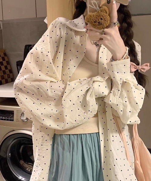 NANEA(ナネア)の「ドット柄レギュラーシャツシャツ(シャツ/ブラウス・レディース・ホワイト・MEDIUM)」の8枚目の写真
