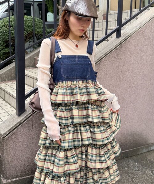 w closet(ダブルクローゼット)の「《お気に入り登録累計1.5万越え》フリルティアードジャンパースカート/ワンピース(ジャンパースカート・レディース・レッド/ブルー/ブラック/アイボリー/ベージュ・FREE)」の20枚目の写真
