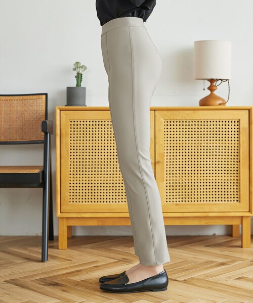 Tiaclasse(ティアクラッセ)の「【大きいサイズ】ローズファイン センターピンタックストレートパンツ(その他パンツ・レディース・ブラック・XXL/XL)」の15枚目の写真