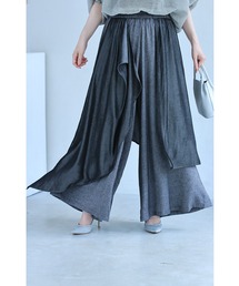 優雅に揺れるレイヤードドレープのワイドフレアパンツ