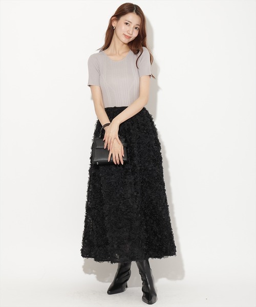AND COUTURE(アンドクチュール)の「フラワーチュールドッキングニットワンピース(ワンピース・レディース・グレー/ブラック・FREE)」の2枚目の写真