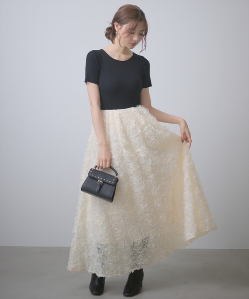AND COUTURE(アンドクチュール)の「フラワーチュールドッキングニットワンピース(ワンピース・レディース・グレー/ブラック・FREE)」の19枚目の写真