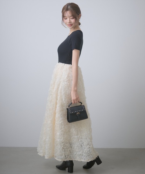 AND COUTURE(アンドクチュール)の「フラワーチュールドッキングニットワンピース(ワンピース・レディース・グレー/ブラック・FREE)」の12枚目の写真