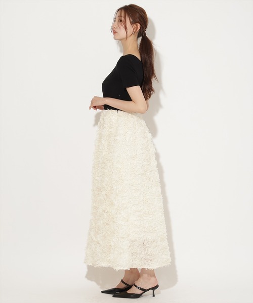 AND COUTURE(アンドクチュール)の「フラワーチュールドッキングニットワンピース(ワンピース・レディース・グレー/ブラック・FREE)」の4枚目の写真
