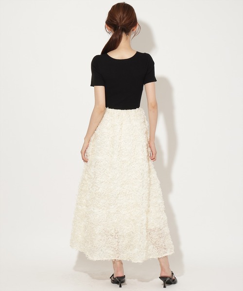 AND COUTURE(アンドクチュール)の「フラワーチュールドッキングニットワンピース(ワンピース・レディース・グレー/ブラック・FREE)」の5枚目の写真