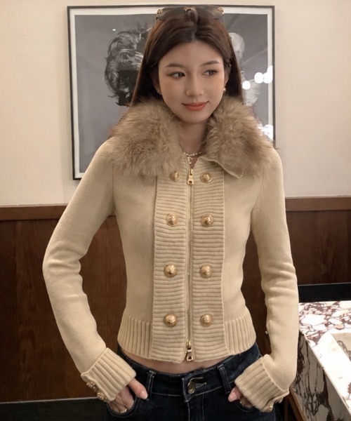 Sibra(シブラ)の「【8色展開】ファーカラーナポレオン金ボタンジップニットカーディガン(カーディガン/ボレロ・レディース・ネイビー/ブラウン/グレー/ベージュ/モカ/アイボリー/ライトグレー/ブラック・M)」の7枚目の写真