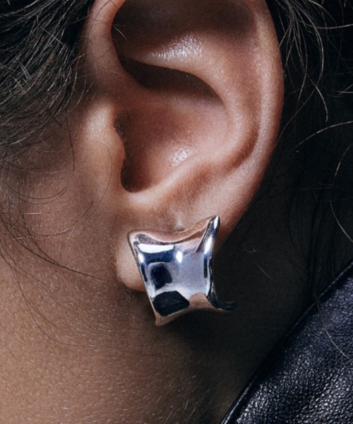 IRIS47(イリスフォーセブン)の「【IRIS 47】flare earring/フレア イヤリング アーティ イヤリング(イヤリング・レディース・シルバー/ゴールド・FREE)」の2枚目の写真