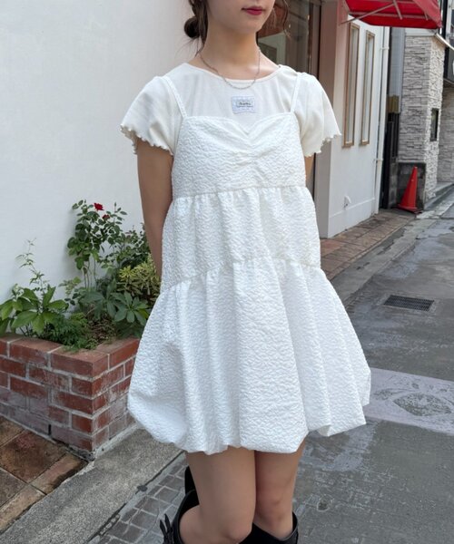 w closet（ダブルクローゼット）の「【バックリボン】エンボスバルーンミニキャミワンピース（ワンピース・レディース・オフホワイト/レッド/ブラック・FREE）」の4枚目の写真
