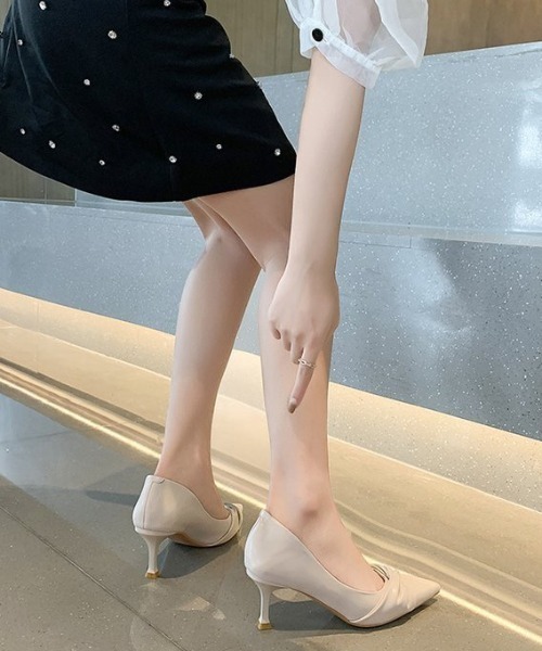 STYLEBLOCK(スタイルブロック)の「ツイストデザインパンプス/5cmヒール(パンプス・レディース・アイボリー/ブラック・23.5cm/24.5cm)」の6枚目の写真