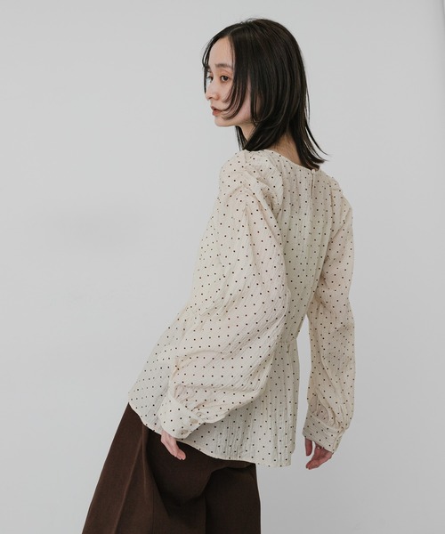 SENSE OF PLACE by URBAN RESEARCH(センスオブプレイスバイアーバンリサーチ)の「ドットペプラムブラウス(シャツ/ブラウス・レディース・ホワイト系その他/ブラック系その他/ベージュ系その他・ONE)」の22枚目の写真
